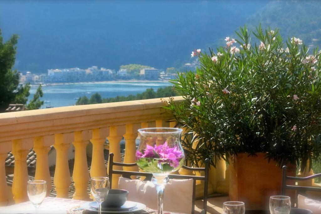 Apartamento en el Puerto de Sóller con gran terraza privada y vistas al mar. Piscina comunitaria. Localizado en un zona tranquila y muy soleada. Wifi gratis disponible. Parking. Port de Sóller Exterior foto